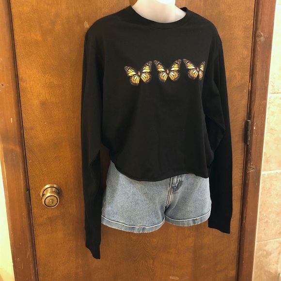 Black butterfly trio graphic tee. NWT size medium - Picture 14 of 14